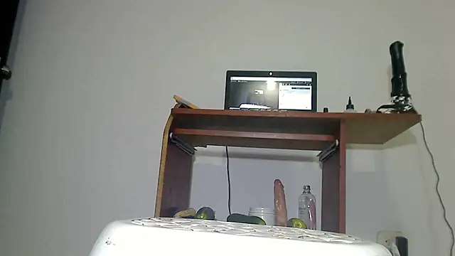 Snapshot of SensualGata13 chatting on 18, 12, 2025 SensualGata13 online show from 18, 12, 2025