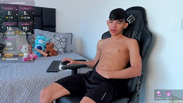 Snapshot of Tonny_twink_ chatting on 19, 12, 2025 Tonny twink online show from 19, 12, 2025