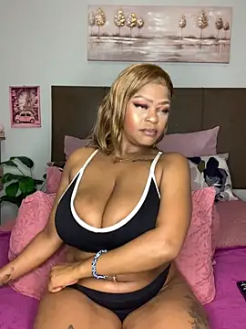 Snapshot of Boobylicious_BB chatting on 13, 12, 2025 Boobylicious BB online show from 13, 12, 2025