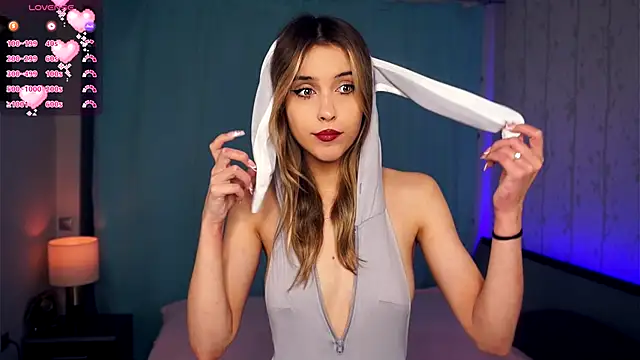 FannyHewson online show from 11, 11, 2025