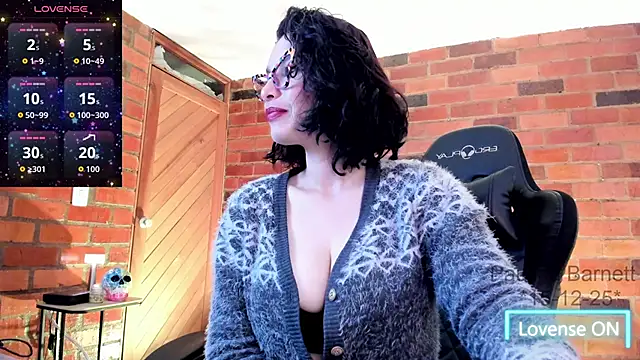 Snapshot of paulinabarnett- chatting on 15, 12, 2025 paulinabarnett- online show from 15, 12, 2025