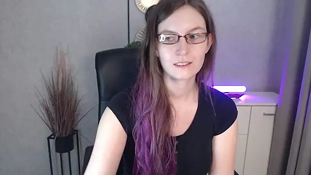 emmaxDelight online show from 1, 12, 2025