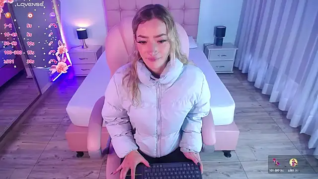 Snapshot of zoe_jones13 chatting on 4, 2, 2025 zoe jones13 online show from 4, 2, 2025