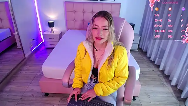 Snapshot of zoe_jones13 chatting on 12, 2, 2025 zoe jones13 online show from 12, 2, 2025