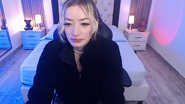 Snapshot of zoe_jones13 chatting on 27, 9, 2025 zoe jones13 online show from 27, 9, 2025