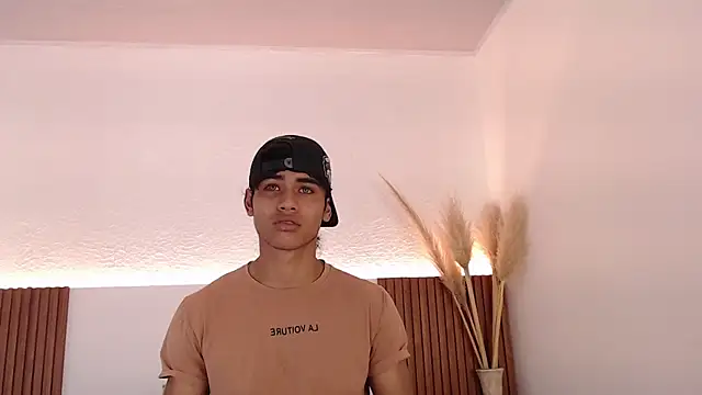 Snapshot of zander_2120 chatting on 6, 12, 2024 zander 2120 online show from 6, 12, 2024