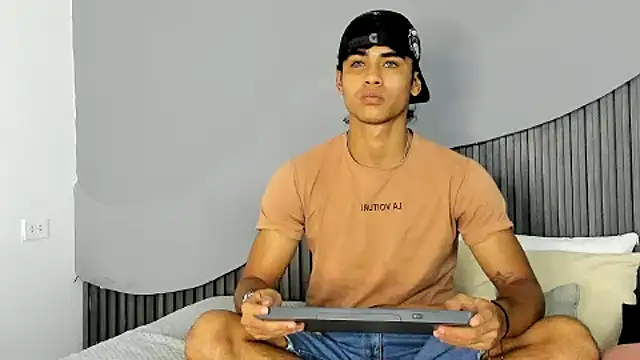 Snapshot of zander_2120 chatting on 6, 12, 2024 zander 2120 online show from 6, 12, 2024