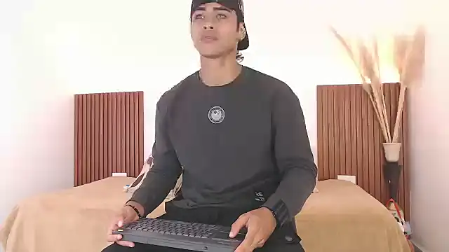 Snapshot of zander_2120 chatting on 11, 12, 2024 zander 2120 online show from 11, 12, 2024