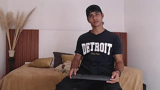 Snapshot of zander_2120 chatting on 13, 12, 2024 zander 2120 online show from 13, 12, 2024