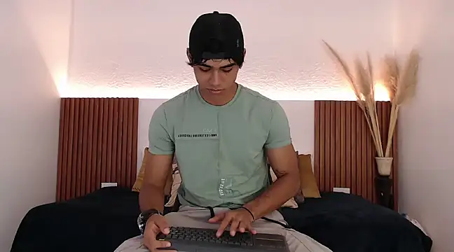 Snapshot of zander_2120 chatting on 21, 12, 2024 zander 2120 online show from 21, 12, 2024