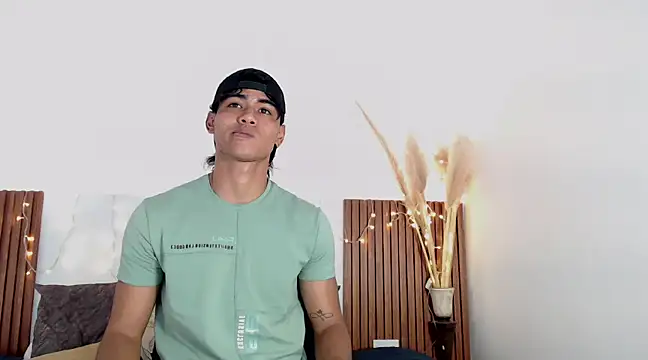 Snapshot of zander_2120 chatting on 24, 12, 2024 zander 2120 online show from 24, 12, 2024