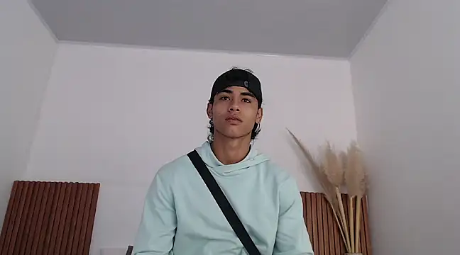 Snapshot of zander_2120 chatting on 5, 1, 2025 zander 2120 online show from 5, 1, 2025