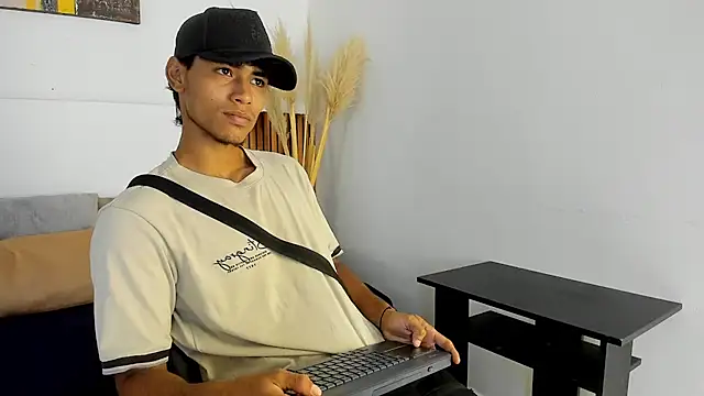 Snapshot of zander_2120 chatting on 25, 9, 2025 zander 2120 online show from 25, 9, 2025