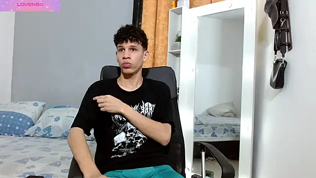 Snapshot of jeff_ross chatting on 19, 12, 2024 jeff ross online show from 19, 12, 2024