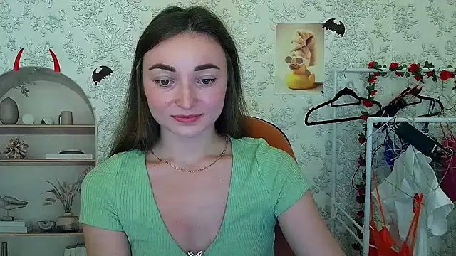  Barbie Kiss  online show from 2, 11, 2025