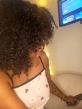 Snapshot of RebecApreta chatting on 17, 12, 2025 RebecApreta online show from 17, 12, 2025