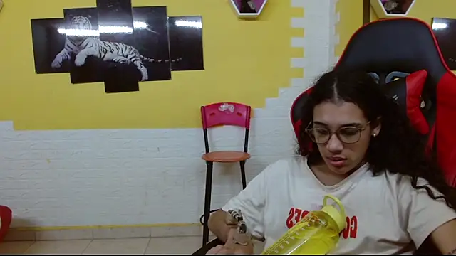 hellen queensex online show from 4, 2, 2025