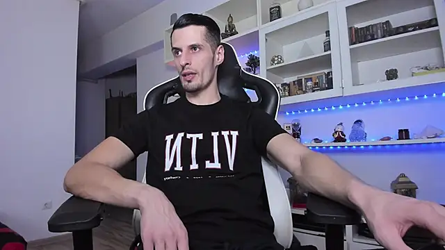 Snapshot of ToddClaytonn chatting on 6, 1, 2025 ToddClaytonn online show from 6, 1, 2025