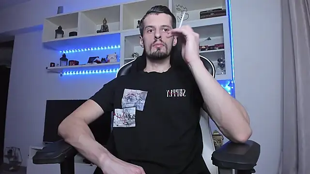 Snapshot of ToddClaytonn chatting on 25, 10, 2025 ToddClaytonn online show from 25, 10, 2025