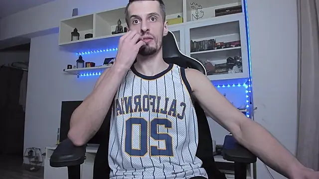 Snapshot of ToddClaytonn chatting on 17, 11, 2025 ToddClaytonn online show from 17, 11, 2025