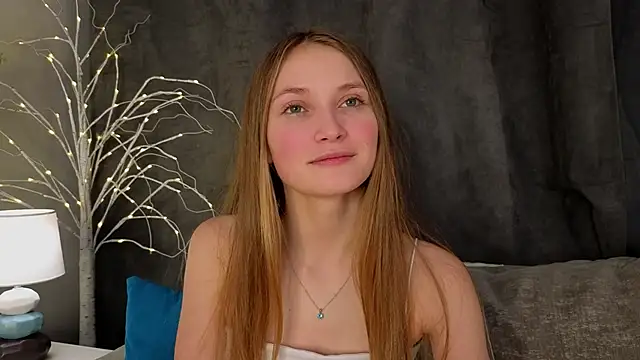 Snapshot of MonaEldon chatting on 4, 12, 2024 MonaEldon online show from 4, 12, 2024