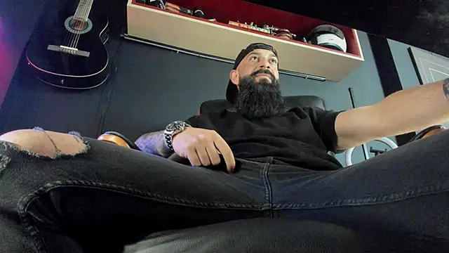 axxelrich  online show from 5, 3, 2025