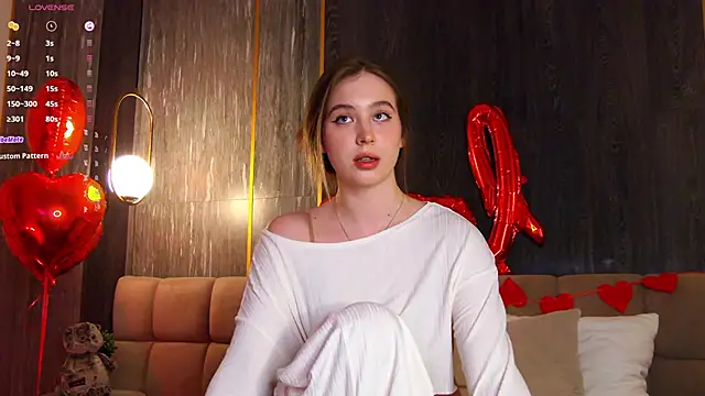 Snapshot of LoraineLuff chatting on 16, 2, 2025 LoraineLuff online show from 16, 2, 2025