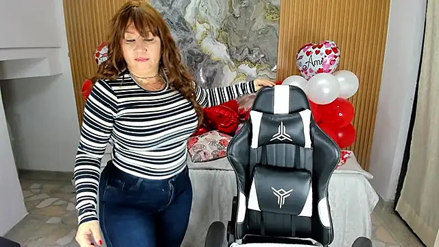 Danna topless online show from 20, 2, 2025