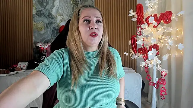 Danna topless online show from 14, 3, 2026