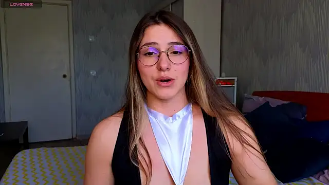 Snapshot of sophia_euphoriaa chatting on 8, 5, 2026 sophia euphoriaa online show from 8, 5, 2026