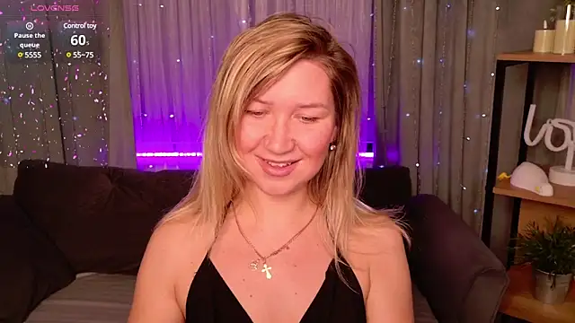 Snapshot of MilaBott chatting on 3, 2, 2025 MilaBott online show from 3, 2, 2025