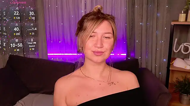 Snapshot of MilaBott chatting on 4, 2, 2025 MilaBott online show from 4, 2, 2025