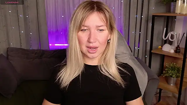 Snapshot of MilaBott chatting on 28, 9, 2025 MilaBott online show from 28, 9, 2025