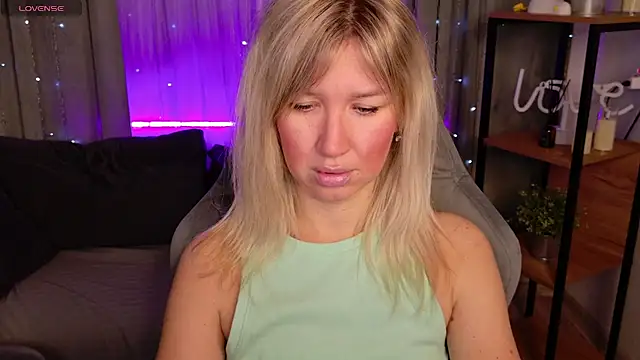 Snapshot of MilaBott chatting on 14, 11, 2025 MilaBott online show from 14, 11, 2025