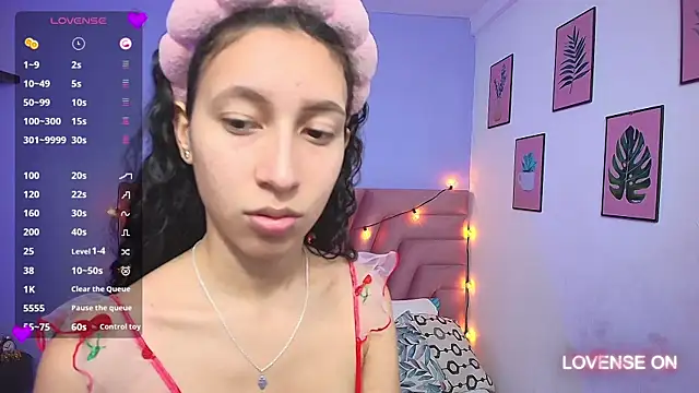 Snapshot of Beautifulskinny18 chatting on 6, 3, 2025 Beautifulskinny18 online show from 6, 3, 2025