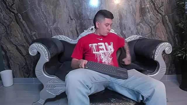 Yeiko Romero  online show from 24, 12, 2024
