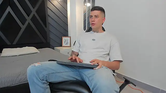 Yeiko Romero  online show from 8, 1, 2025