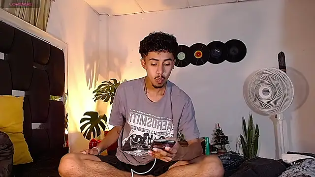 Snapshot of RyanRizzo chatting on 4, 12, 2024 RyanRizzo online show from 4, 12, 2024