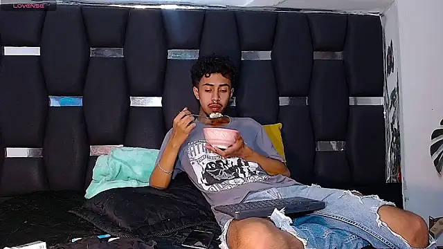 Snapshot of RyanRizzo chatting on 10, 12, 2024 RyanRizzo online show from 10, 12, 2024