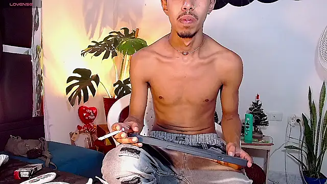 Snapshot of RyanRizzo chatting on 16, 12, 2024 RyanRizzo online show from 16, 12, 2024