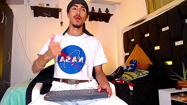 Snapshot of RyanRizzo chatting on 23, 12, 2024 RyanRizzo online show from 23, 12, 2024