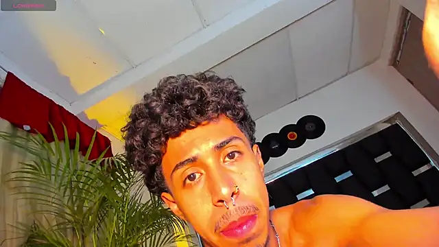 Snapshot of RyanRizzo chatting on 8, 3, 2025 RyanRizzo online show from 8, 3, 2025