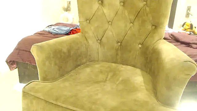 Snapshot of chhui_mui chatting on 8, 12, 2024 chhui mui online show from 8, 12, 2024