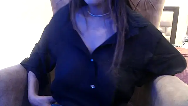 Snapshot of chhui_mui chatting on 14, 2, 2025 chhui mui online show from 14, 2, 2025