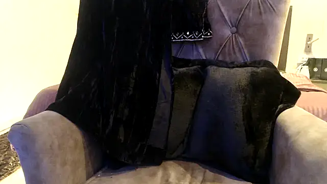 Snapshot of chhui_mui chatting on 20, 2, 2025 chhui mui online show from 20, 2, 2025