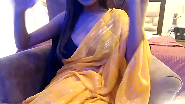 Snapshot of chhui_mui chatting on 21, 2, 2025 chhui mui online show from 21, 2, 2025