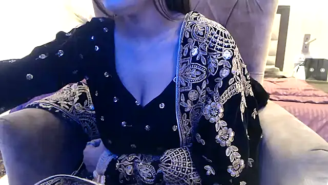 Snapshot of chhui_mui chatting on 22, 2, 2025 chhui mui online show from 22, 2, 2025