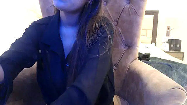 Snapshot of chhui_mui chatting on 26, 2, 2025 chhui mui online show from 26, 2, 2025