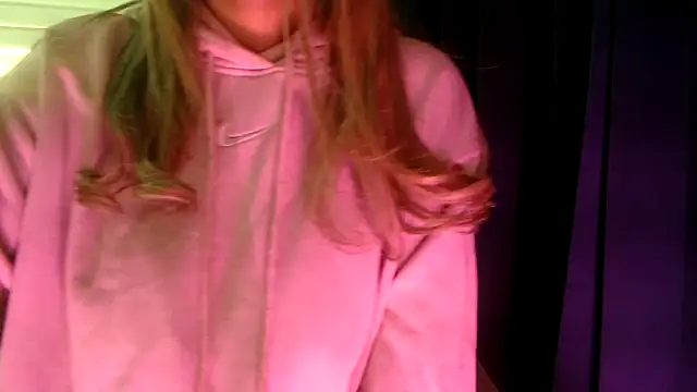 Snapshot of chhui_mui chatting on 10, 11, 2025 chhui mui online show from 10, 11, 2025