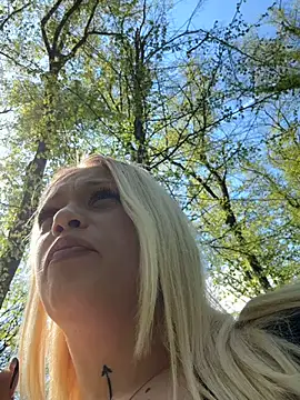 KimPoshhh online show from 19, 4, 2026